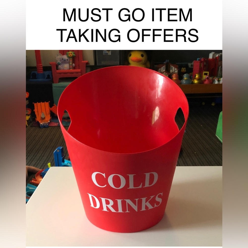 💙 1.5 Gallon Cold Drinks Ice Bucket